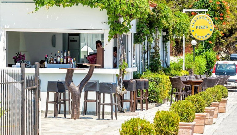 Dolphin Beach Hotel