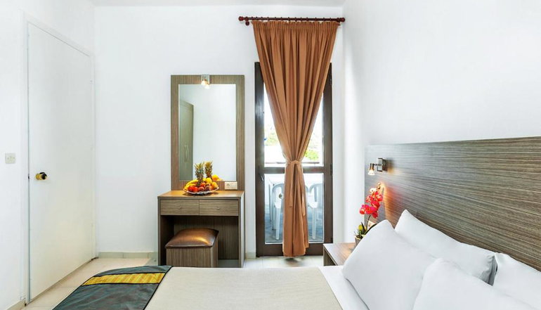 Dolphin Beach Hotel