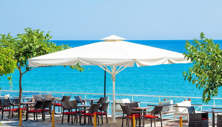 Dolphin Beach Hotel