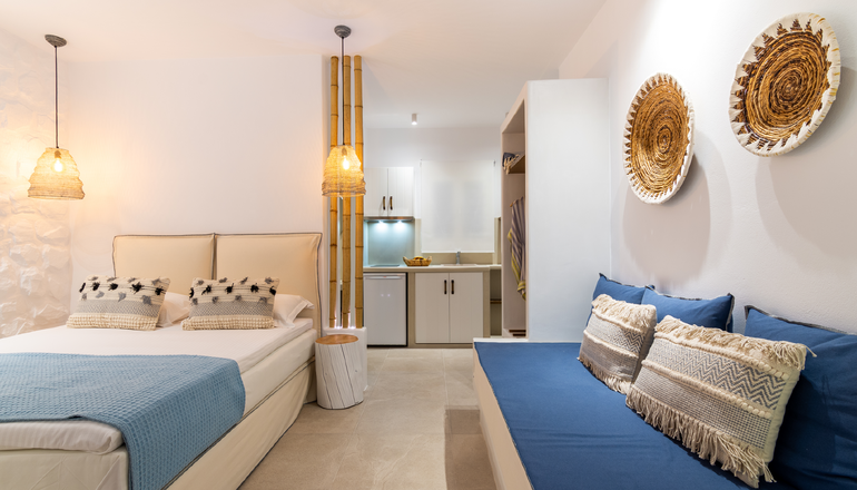 Dolphin Kastraki Studios & Apartments