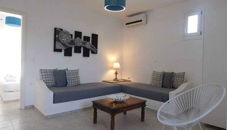 Dolphin Kastraki Studios & Apartments