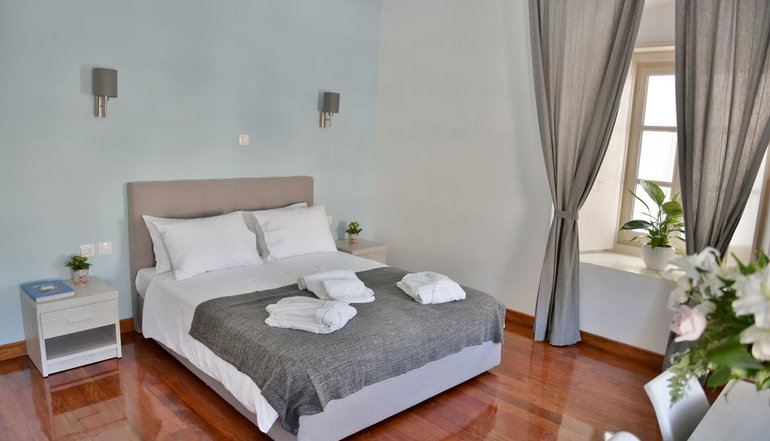 4* Douskos Port House