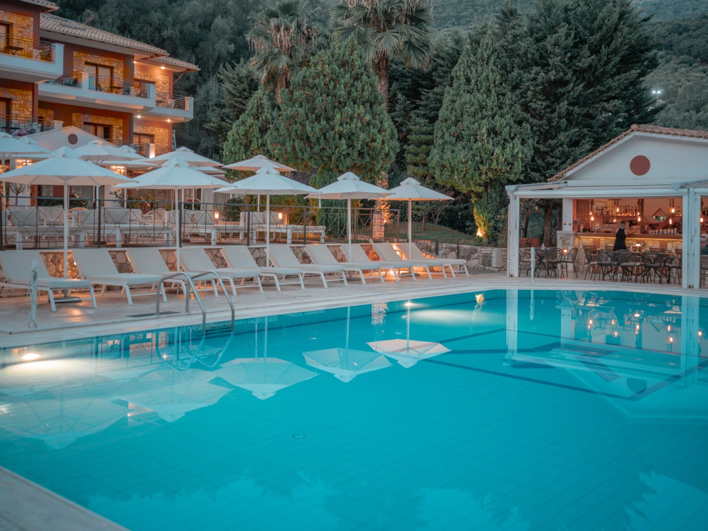 Dracos Hotel - Πάργα ✦ 2 Ημέρες (1 Διανυκτέρευση) ✦ 2 άτομα + 1 παιδί έως 2 ετών ✦ 18 ✦ έως 12/10/2026 ✦ Ιδανική τοποθεσία στο κέντρο της Πάργας!