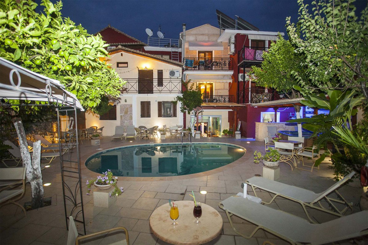 Paradise Hotel - Πάργα