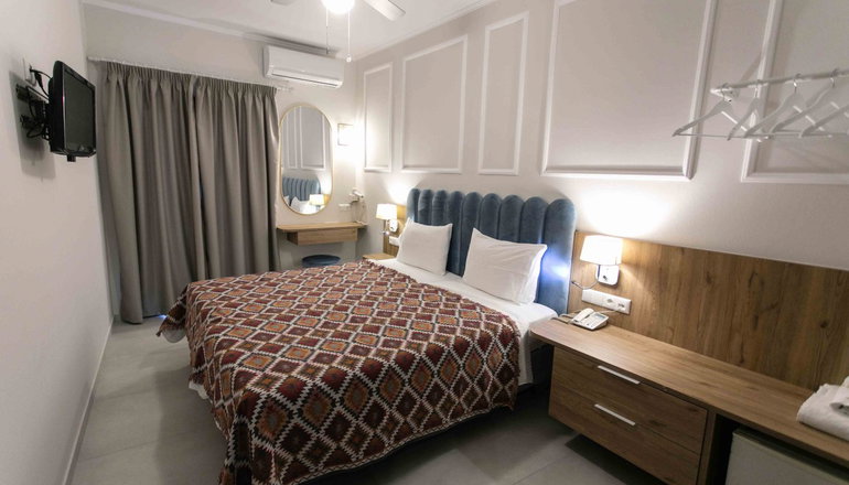 Paradise Hotel