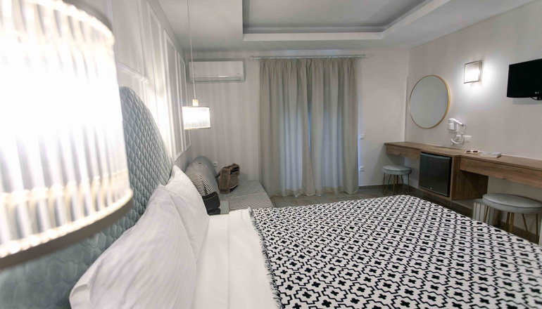 Paradise Hotel