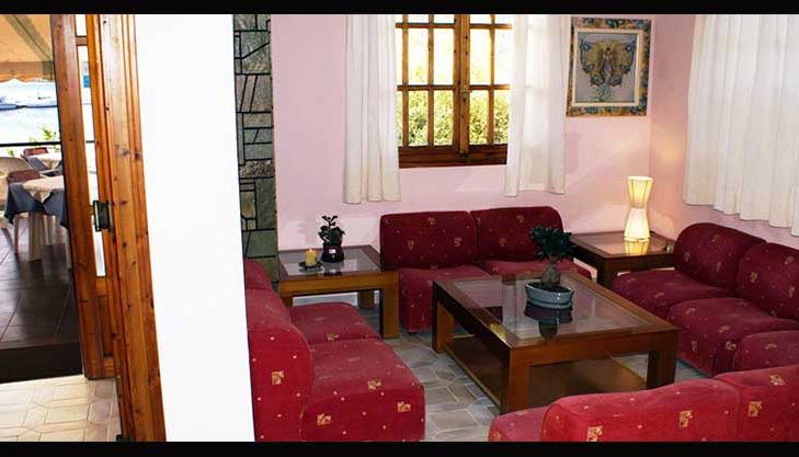 Drymna Hotel - Τριζόνια, Φωκίδα