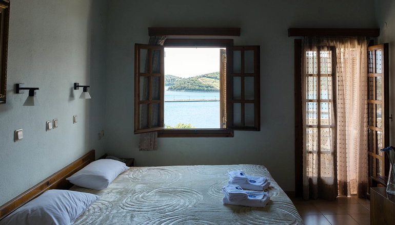 Drymna Hotel - Τριζόνια, Φωκίδα