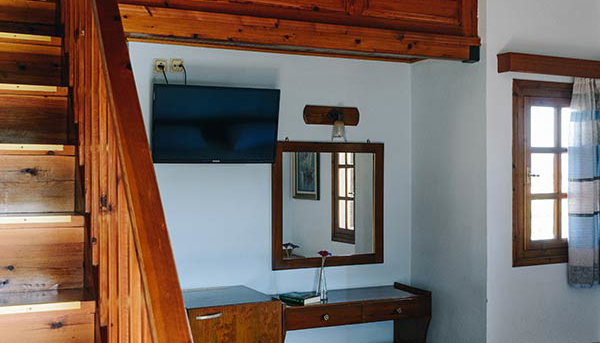 Drymna Hotel - Τριζόνια, Φωκίδα
