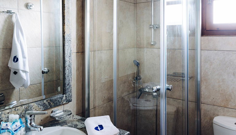 Drymna Hotel - Τριζόνια, Φωκίδα