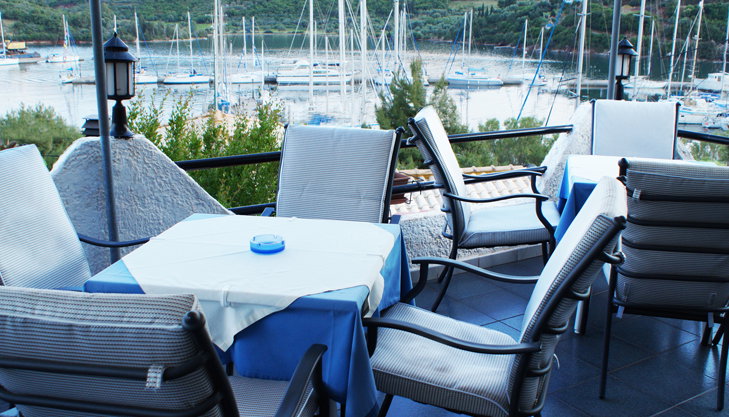 Drymna Hotel - Τριζόνια, Φωκίδα