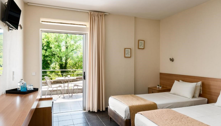 Gefiri Plakas Hotel
