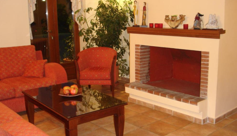 Elatou Hotel