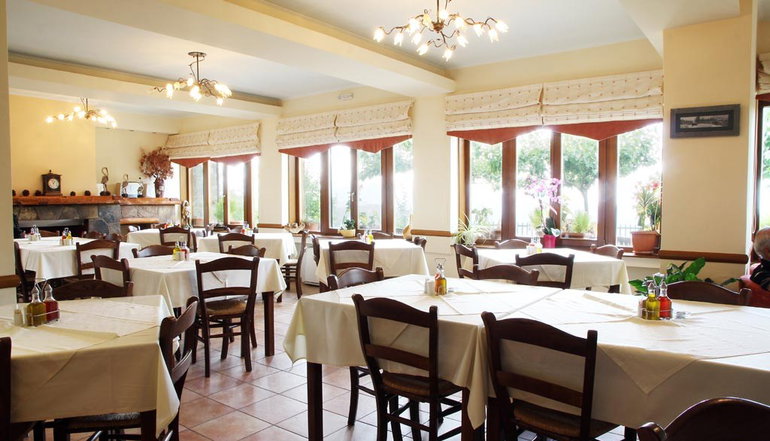 Elatou Hotel