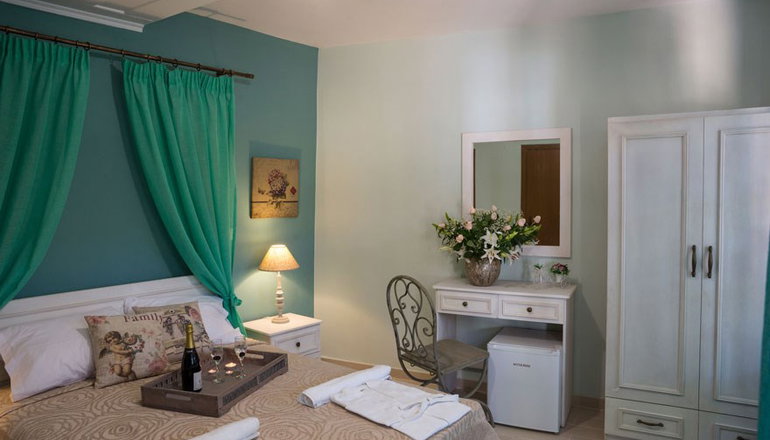 Elia Portou Rooms