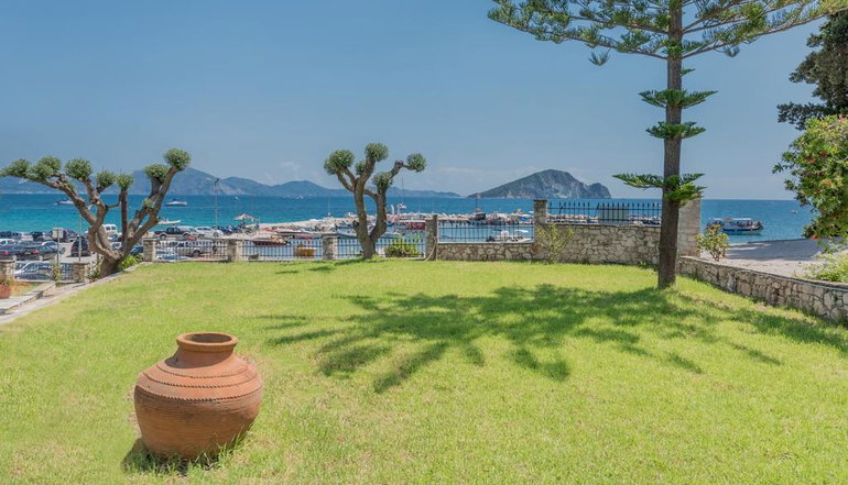 Eptanisos Beachfront Suites