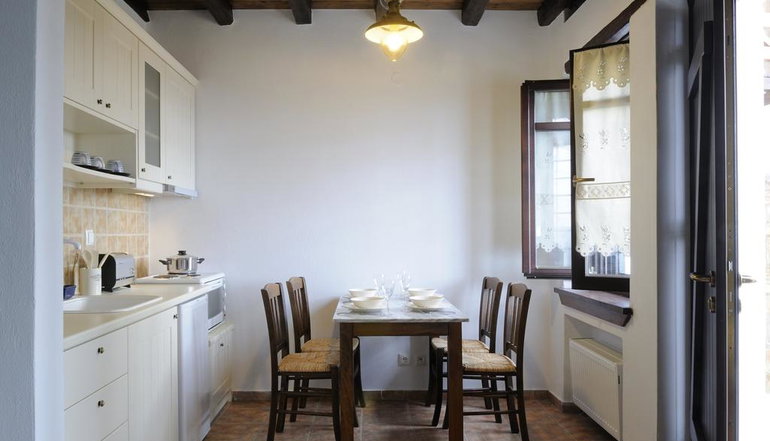 Esperos Suites & Villas