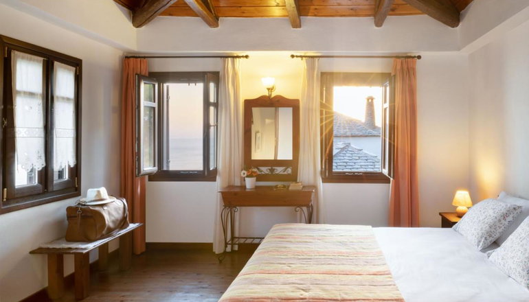 Esperos Suites & Villas