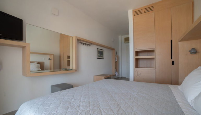 Far Out Hotel & Spa - Μυλοπότας, Ίος