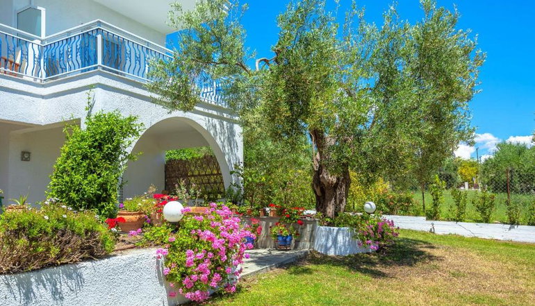 Faros Apartments