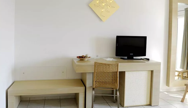 4* Golden Milos Beach Hotel
