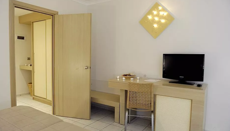 4* Golden Milos Beach Hotel
