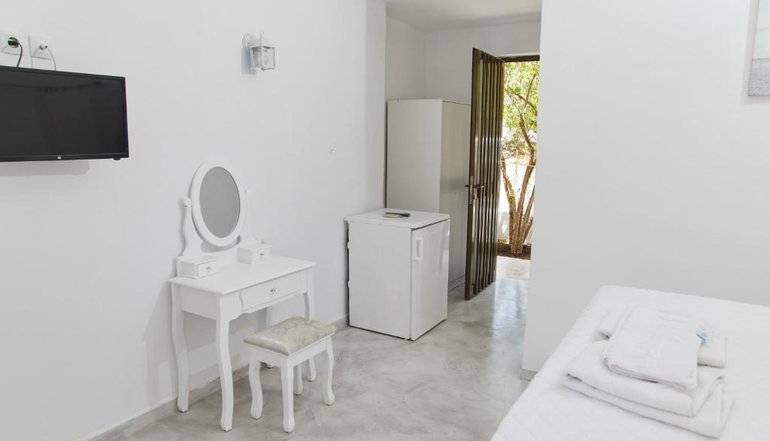 Golden Star Praxitelous - Aγία Μαρίνα, Αίγινα