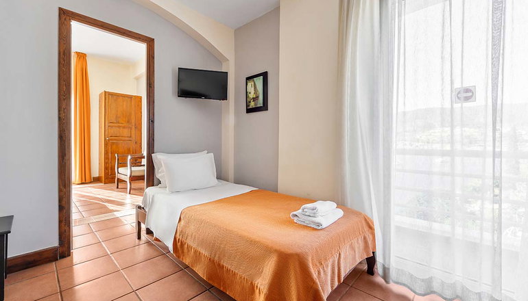 Golden View Beach Hotel