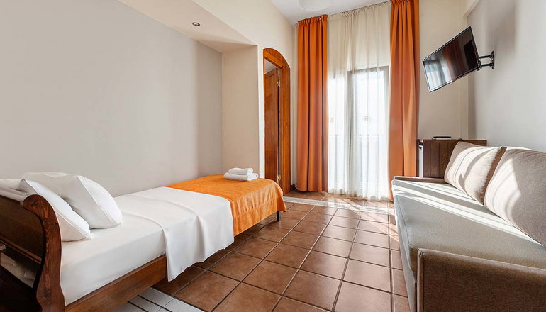 Golden View Beach Hotel