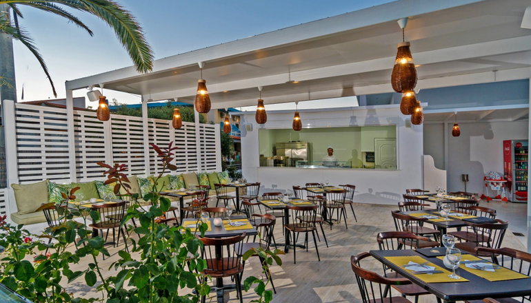 4* Happy Days Hotel