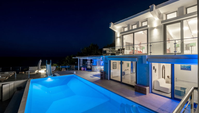 Icarus Luxury Beachfront Villa - Γιαλισκάρι, Ικαρία