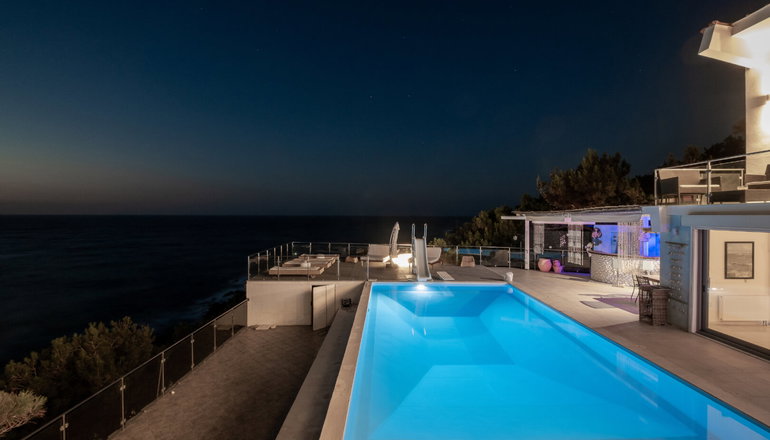 Icarus Luxury Beachfront Villa - Γιαλισκάρι, Ικαρία