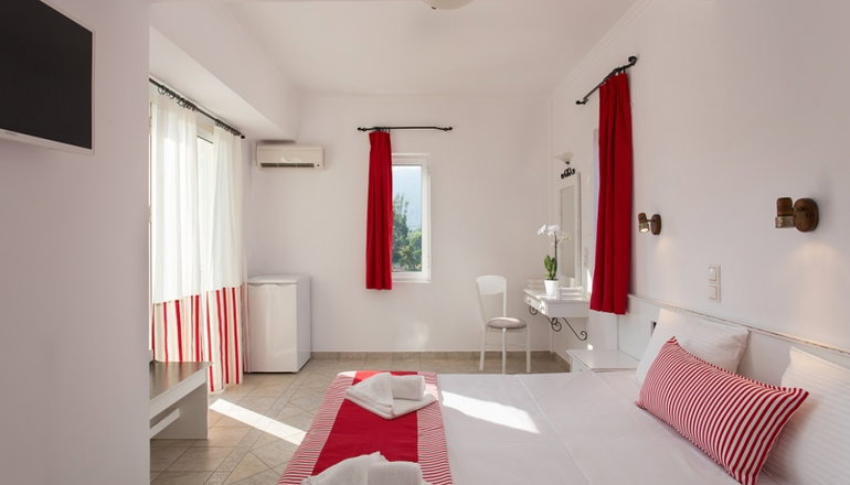 Iris Beach Hotel - Μονεμβασιά