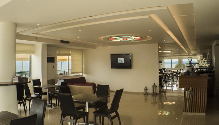 Junior Hotel