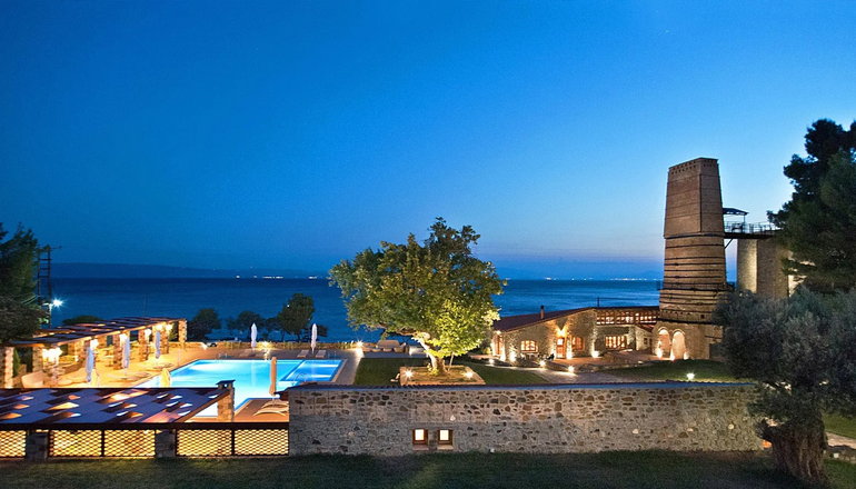 4* Selina Kaminos Evia