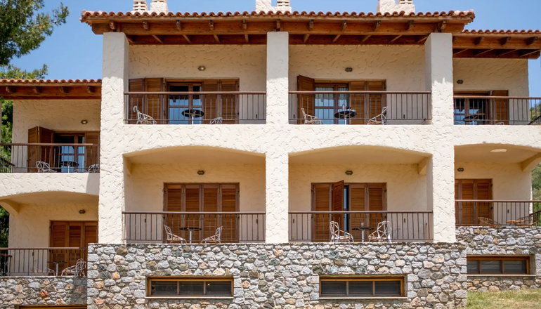 4* Selina Kaminos Evia