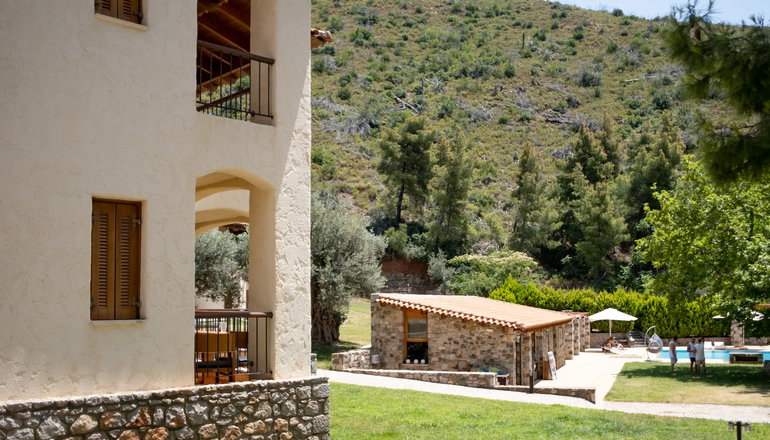 4* Selina Kaminos Evia