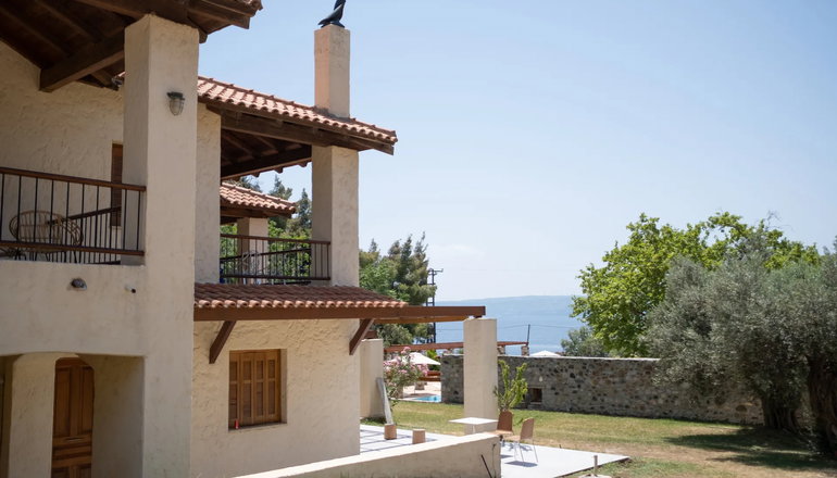 4* Selina Kaminos Evia