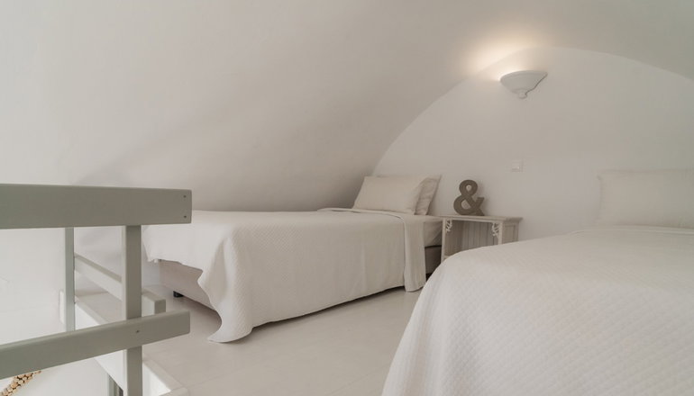 Kampanario Villa Santorini
