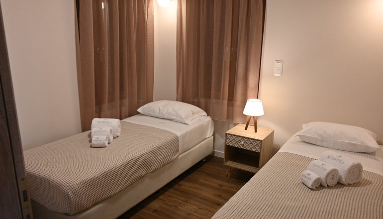 Komody Apartments - Δελφοί