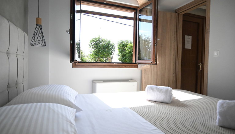 Komody Apartments - Δελφοί
