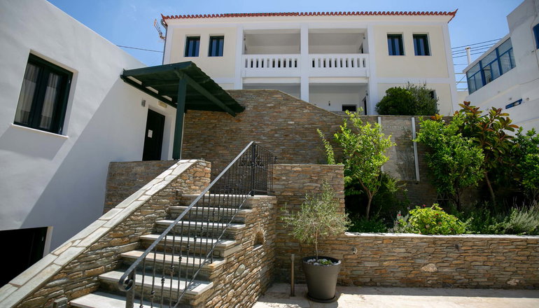 Krinos Suites Hotel - Μπατσί, Άνδρος