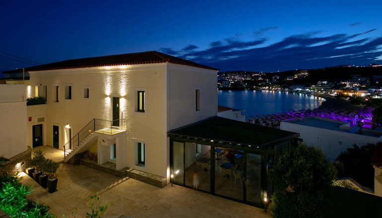 Krinos Suites Hotel - Μπατσί, Άνδρος
