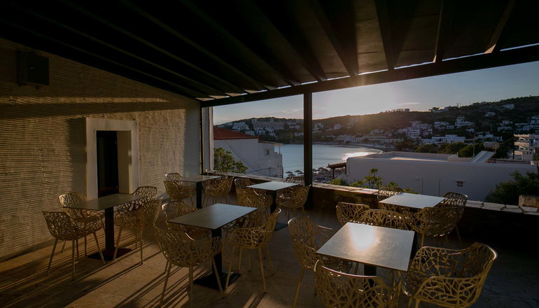 Krinos Suites Hotel - Μπατσί, Άνδρος