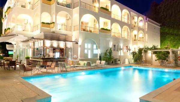 Kronos Hotel