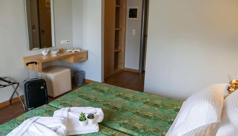 Kronos Hotel