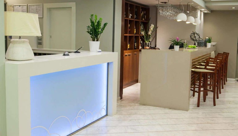 Kronos Hotel