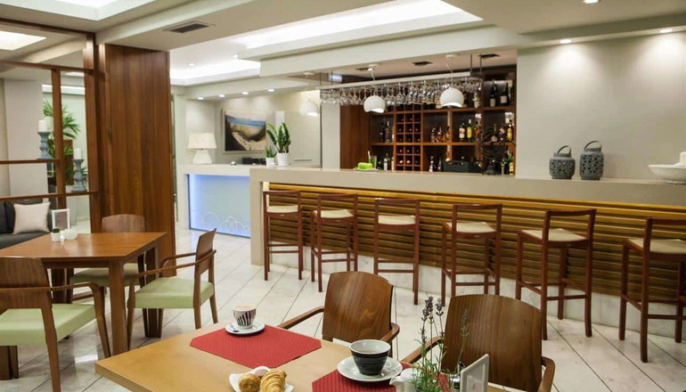 Kronos Hotel