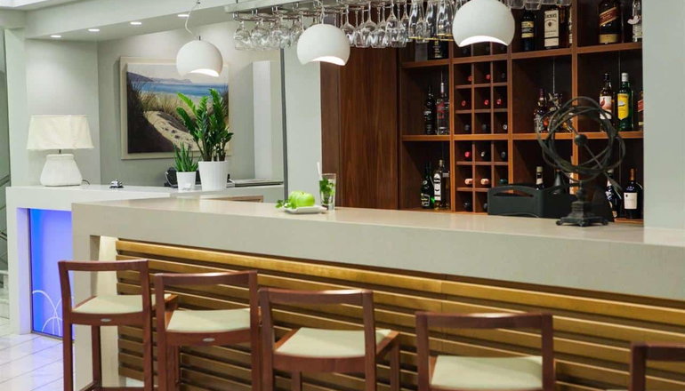 Kronos Hotel