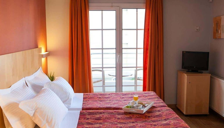 Kronos Hotel